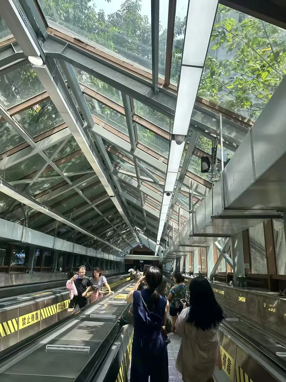 Lianglukou Crown Escalator